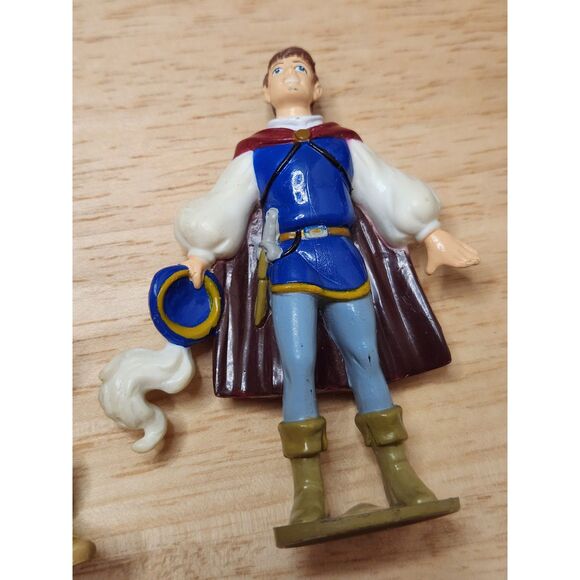 Disney Figurine Lot – Miniature Knick Knacks from Classic Films - Picture 8 of 11